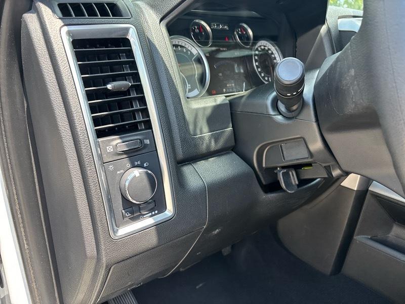 RAM 1500 Classic SLT 4x4 Crew Cab 5'7" Box 2023