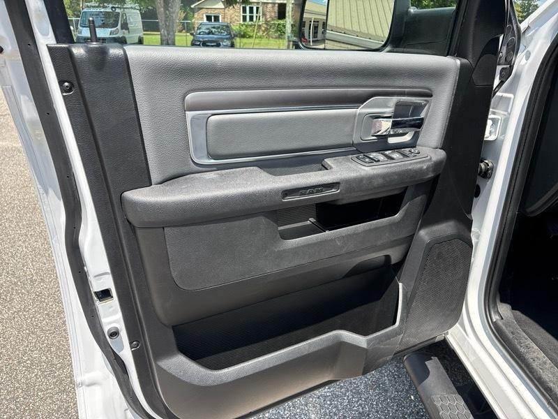 RAM 1500 Classic SLT 4x4 Crew Cab 5'7" Box 2023