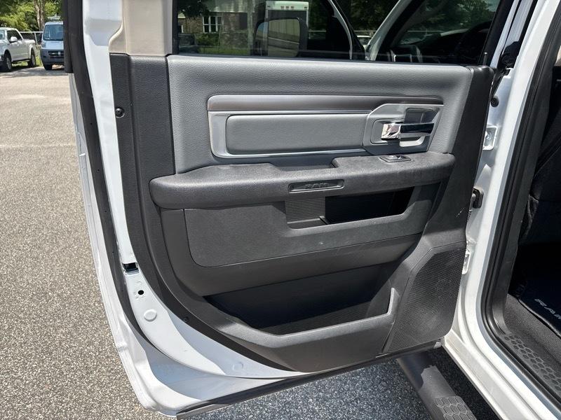 RAM 1500 Classic SLT 4x4 Crew Cab 5'7" Box 2023