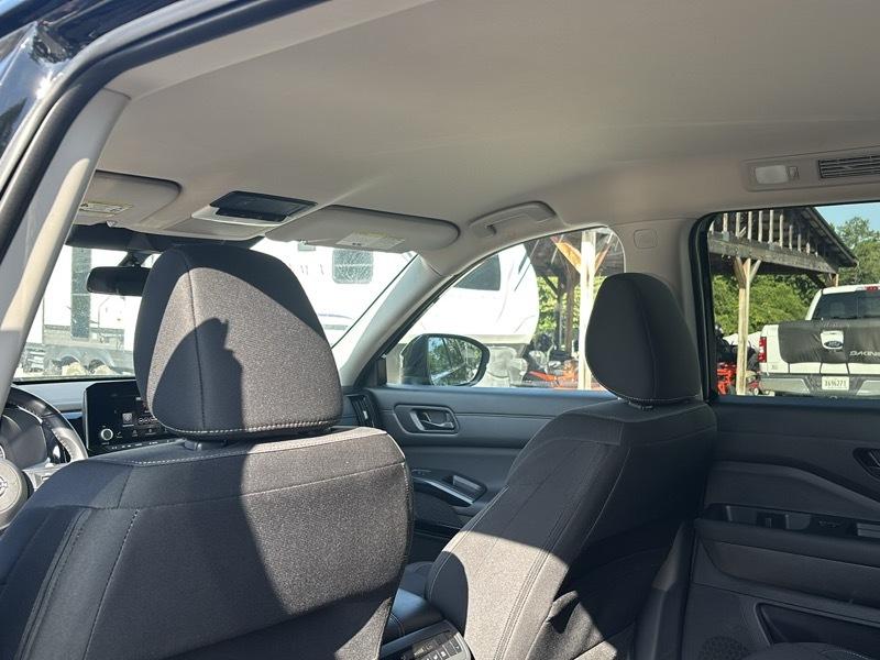 Nissan Pathfinder SV 4WD 2025