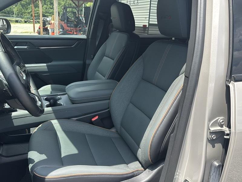 GMC Acadia AWD 4dr AT4 2026