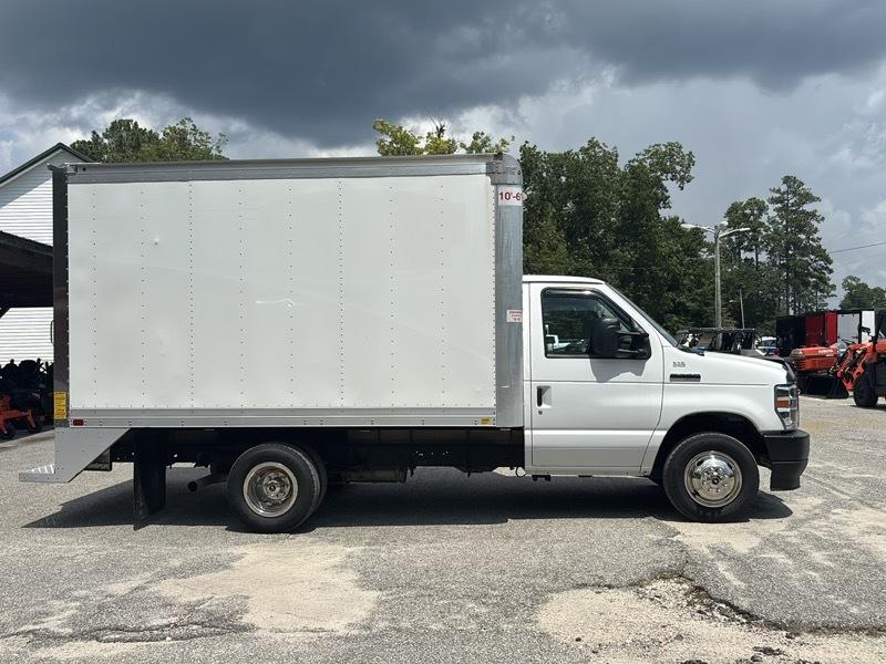 Ford E-Series Cutaway E-350 SRW 138" WB 2024