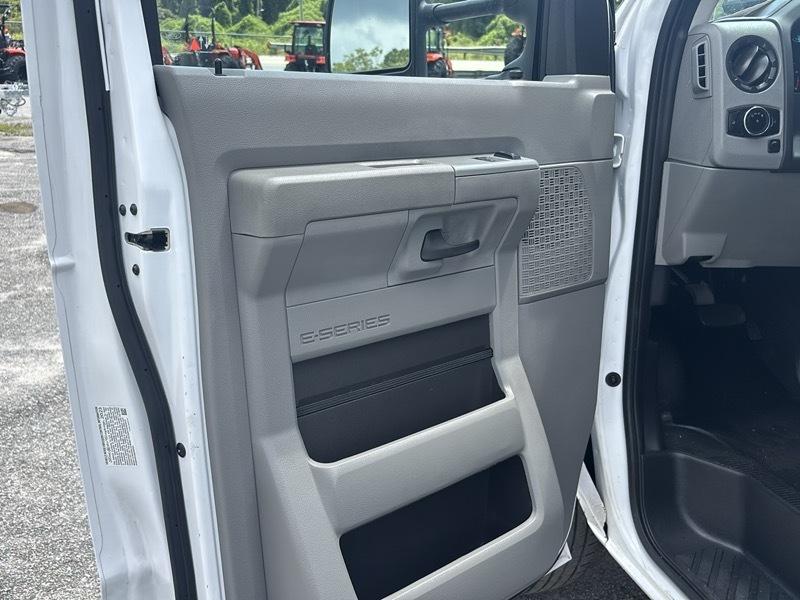 Ford E-Series Cutaway E-350 SRW 138" WB 2024