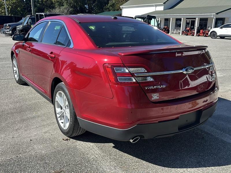 2019 Ford Taurus SEL photo 8