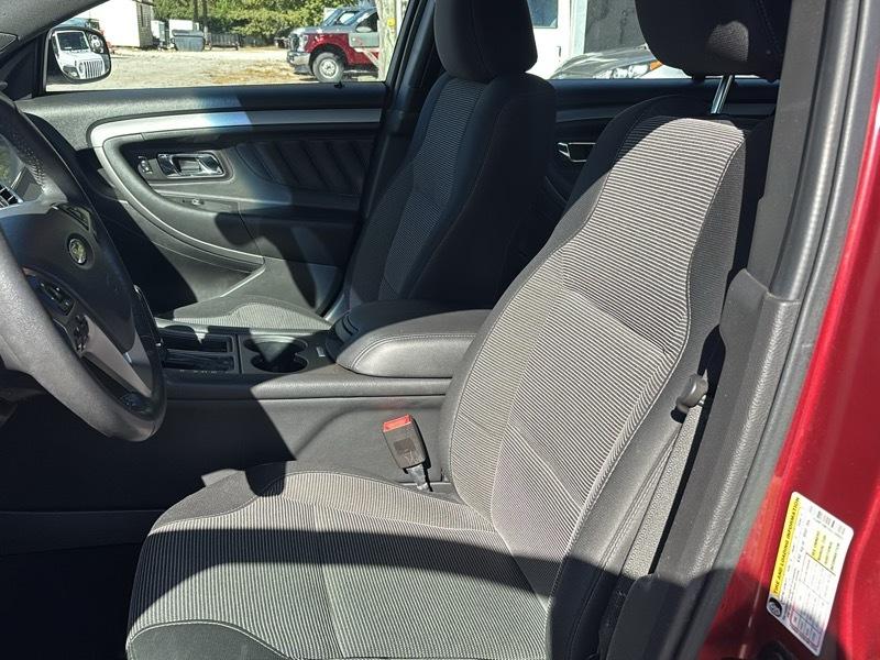 2019 Ford Taurus SEL photo 9
