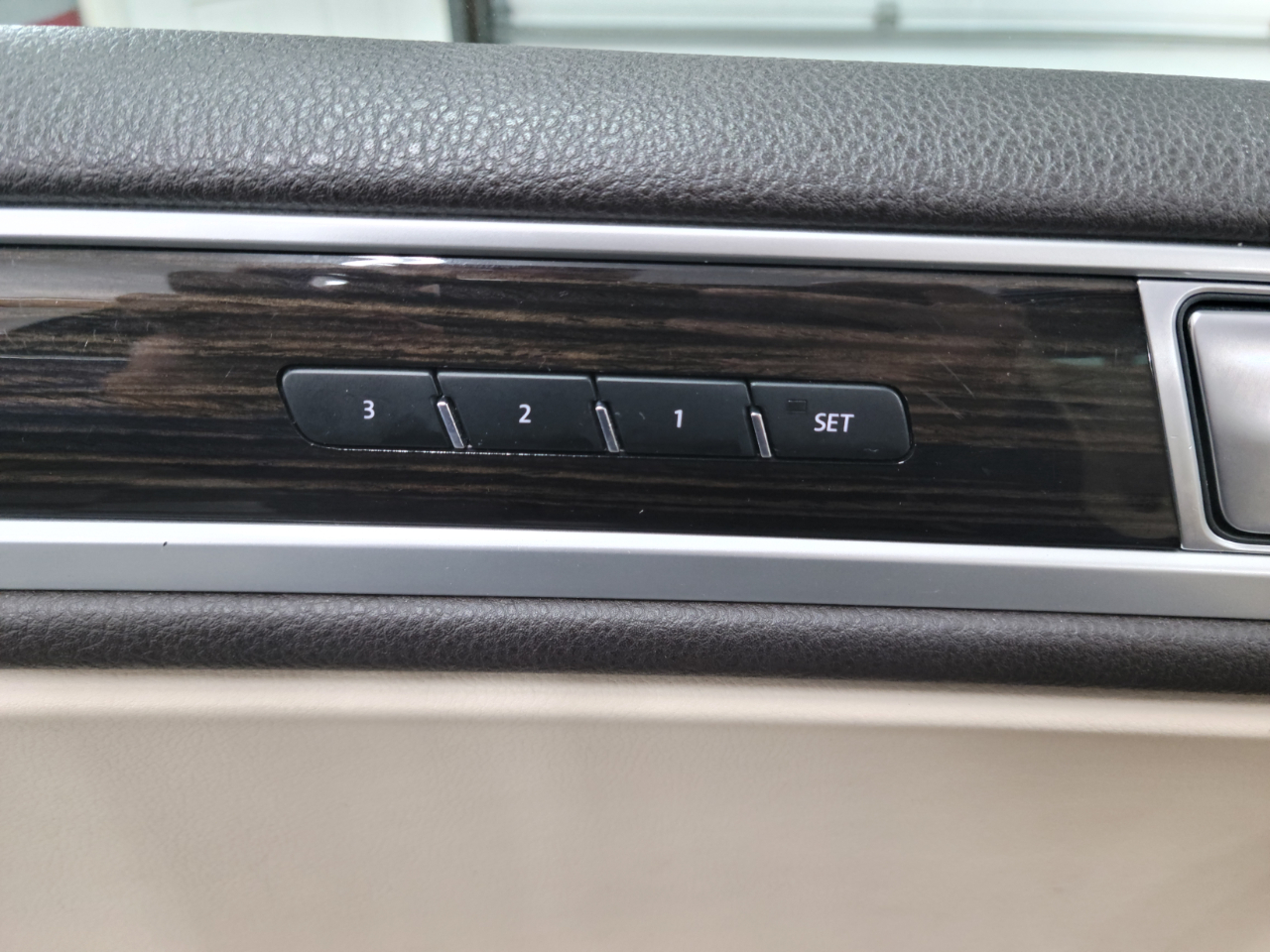 2017 Volkswagen Touareg V6 Executive photo 21