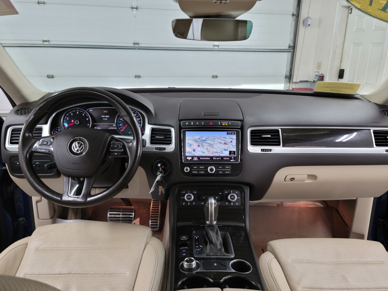 2017 Volkswagen Touareg V6 Executive photo 13
