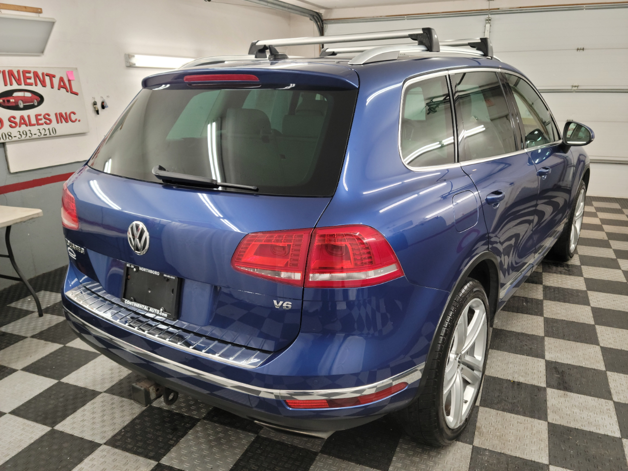 2017 Volkswagen Touareg V6 Executive photo 3