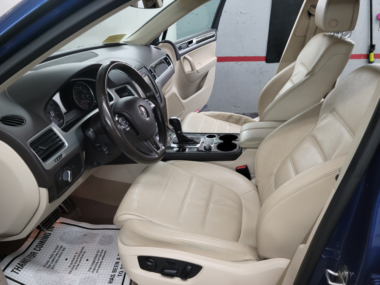2017 Volkswagen Touareg V6 Executive photo 7