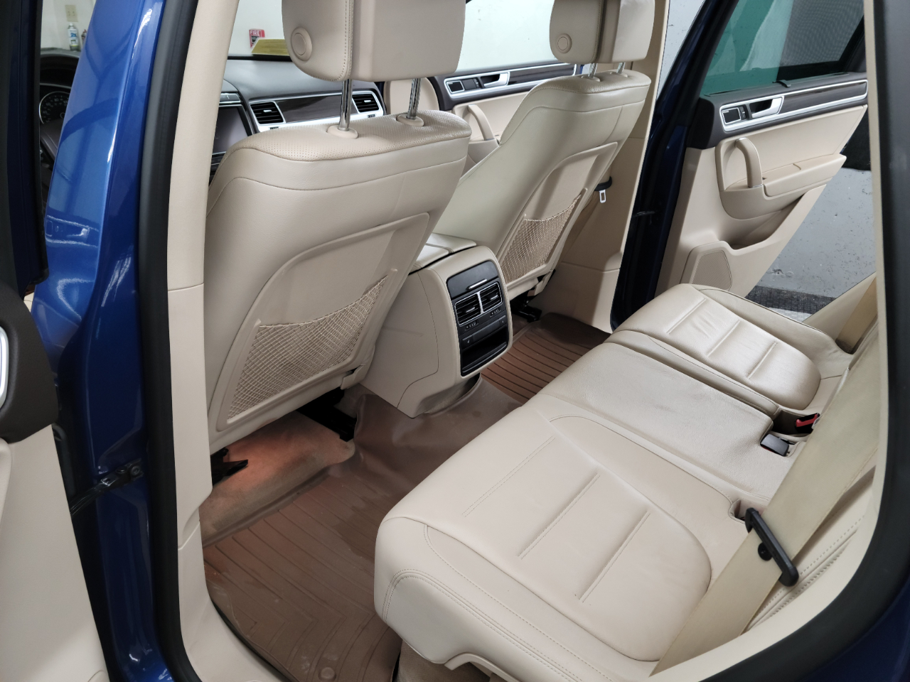 2017 Volkswagen Touareg V6 Executive photo 9