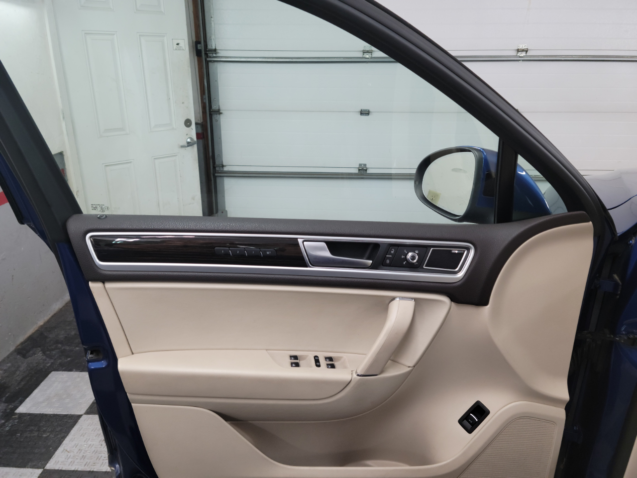 2017 Volkswagen Touareg V6 Executive photo 20