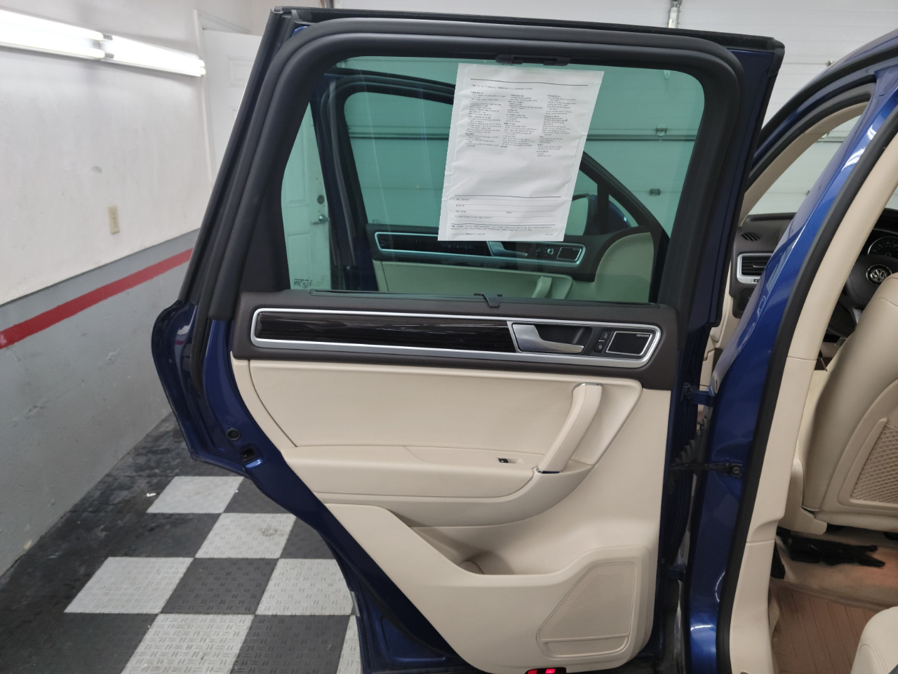 2017 Volkswagen Touareg V6 Executive photo 22
