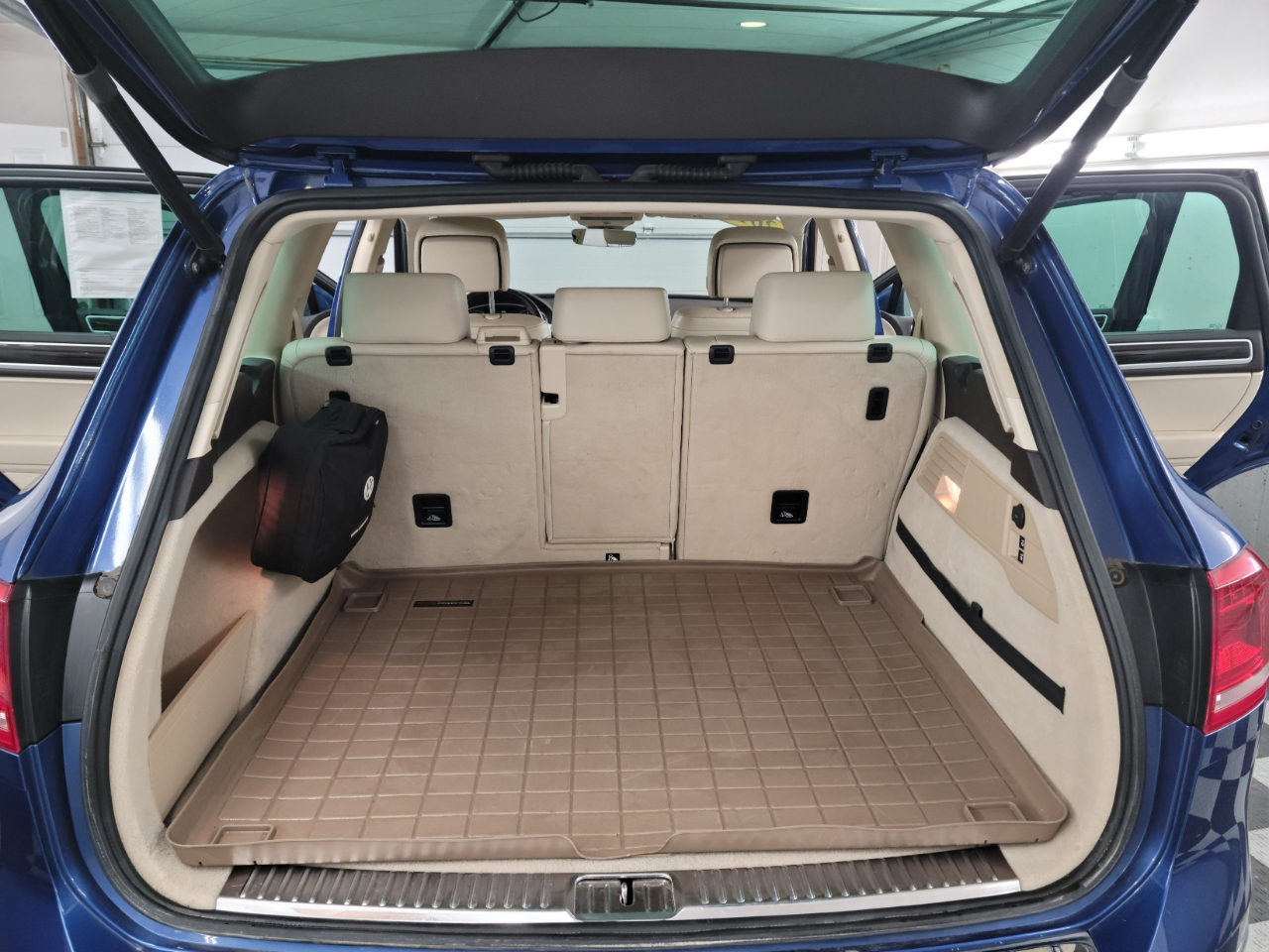 2017 Volkswagen Touareg V6 Executive photo 12