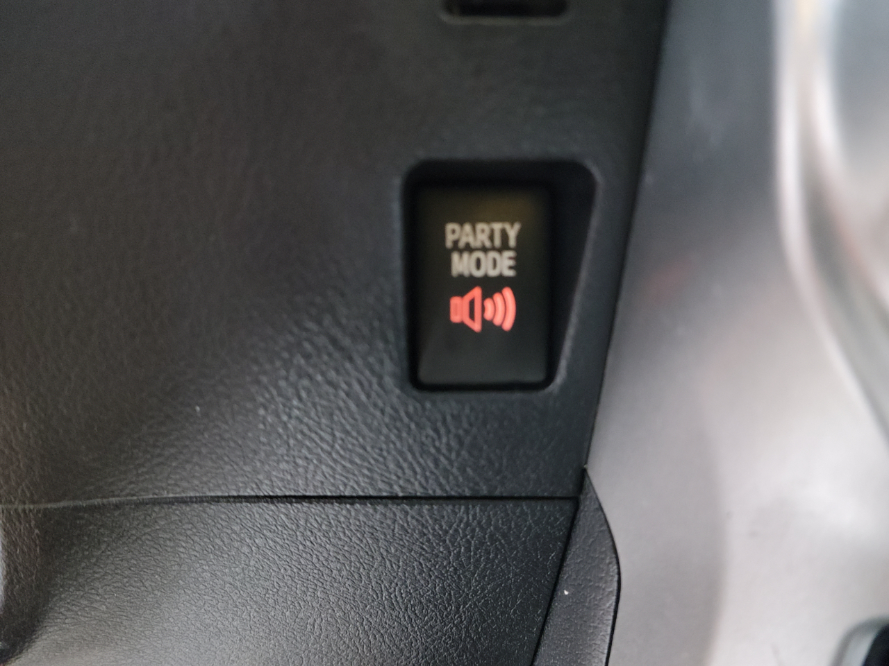 2013 Toyota 4Runner 4WD V6 Limited photo 23