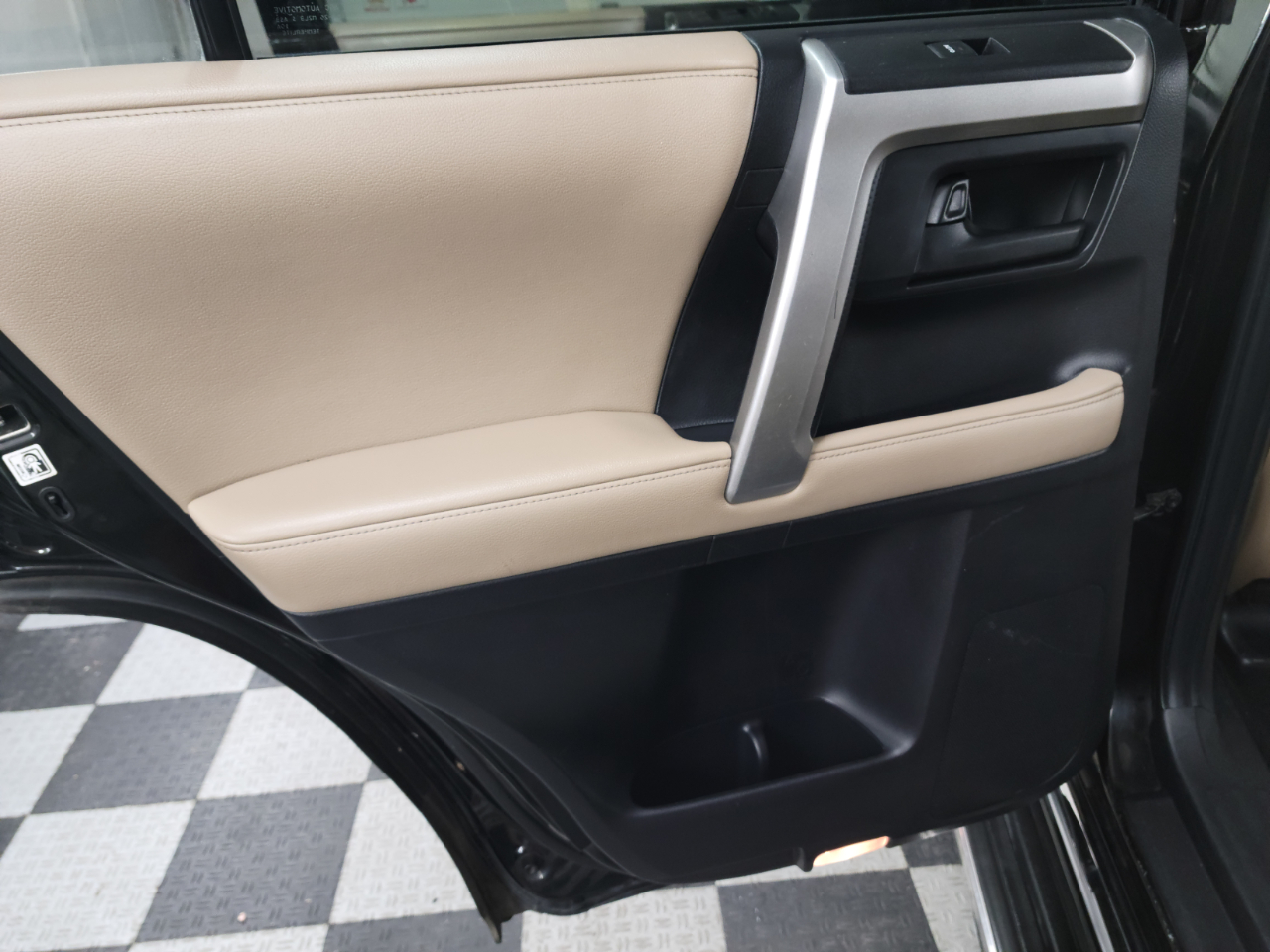2013 Toyota 4Runner 4WD V6 Limited photo 25