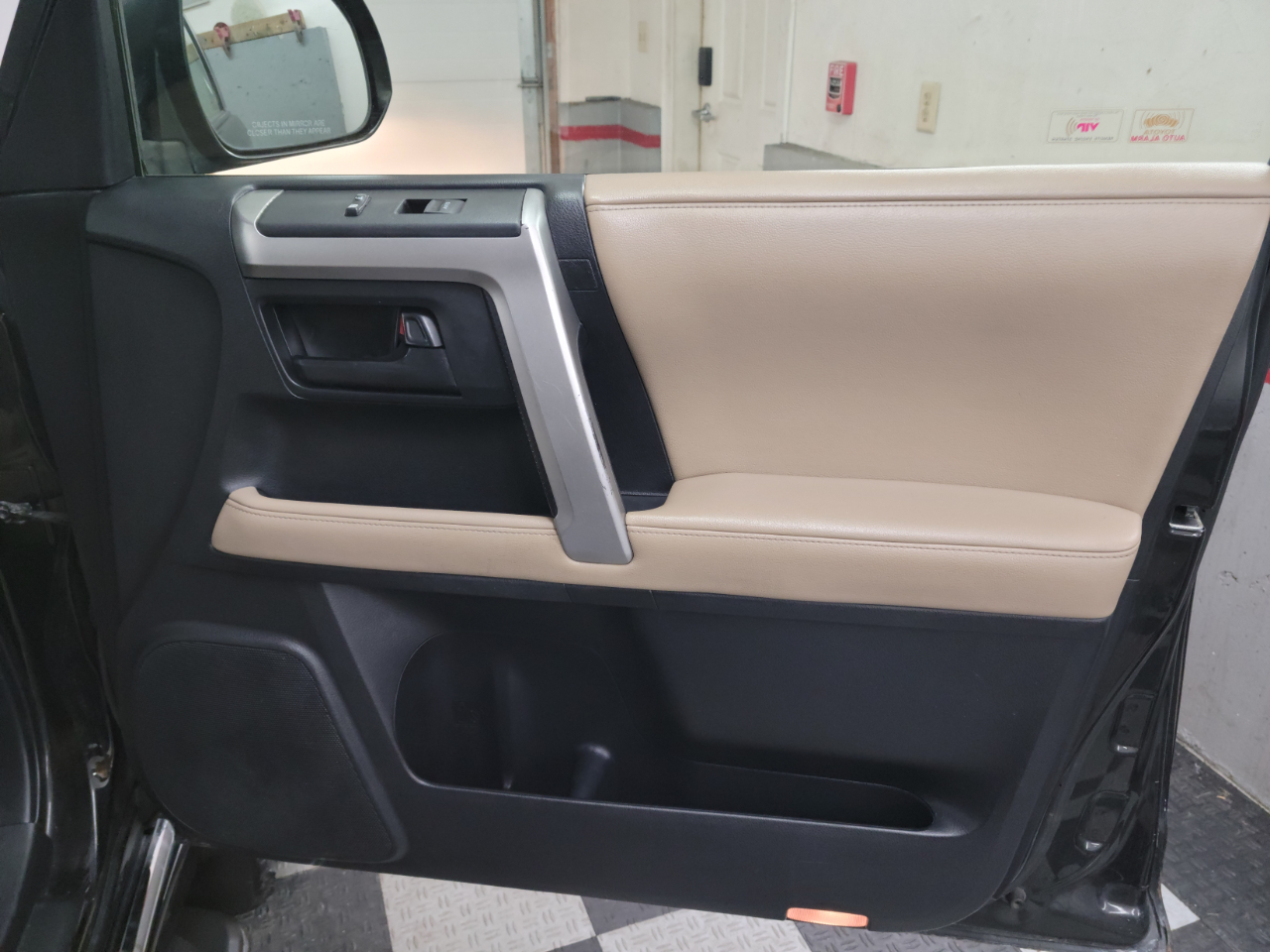 2013 Toyota 4Runner 4WD V6 Limited photo 27