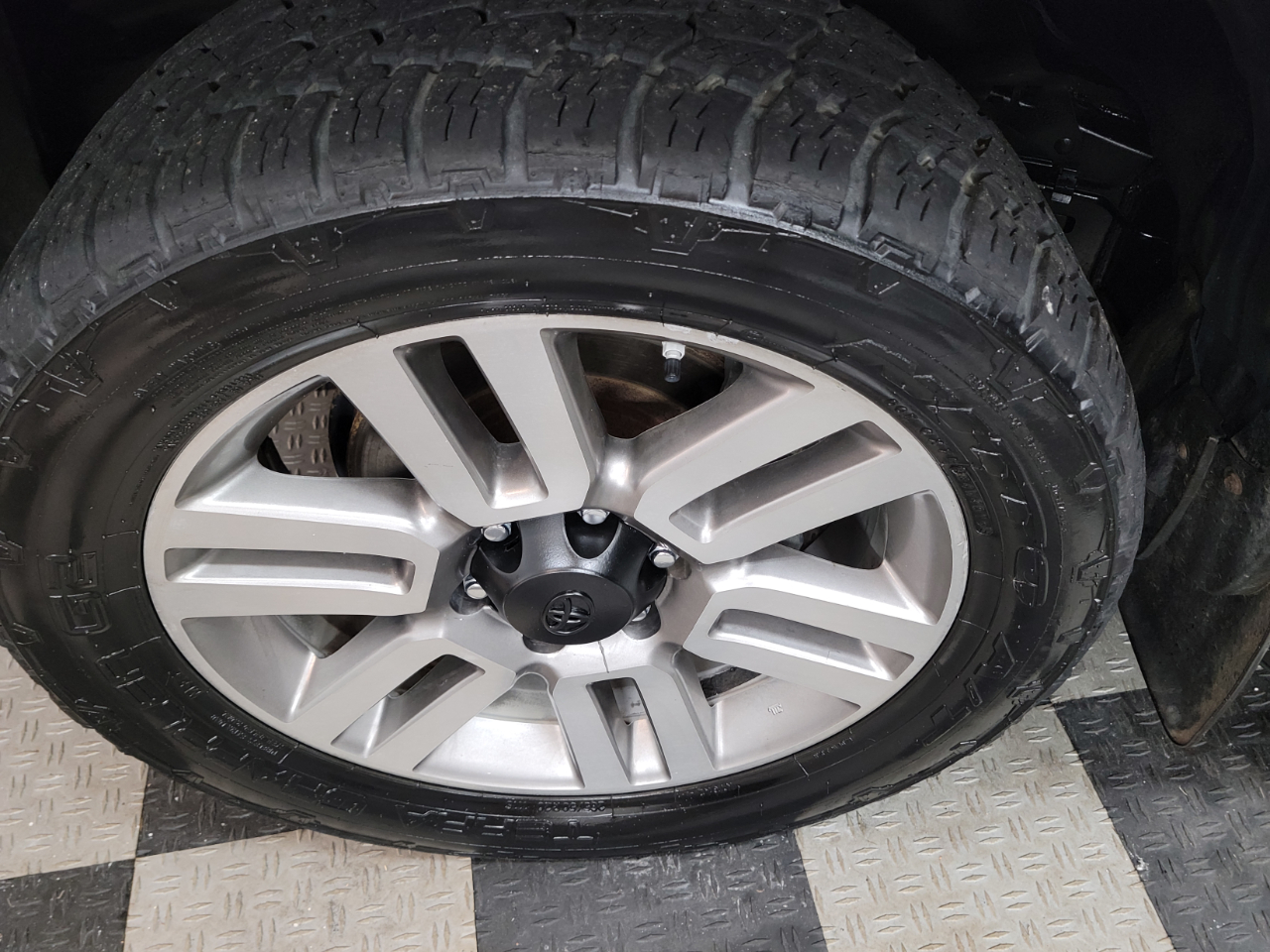 2013 Toyota 4Runner 4WD V6 Limited photo 30