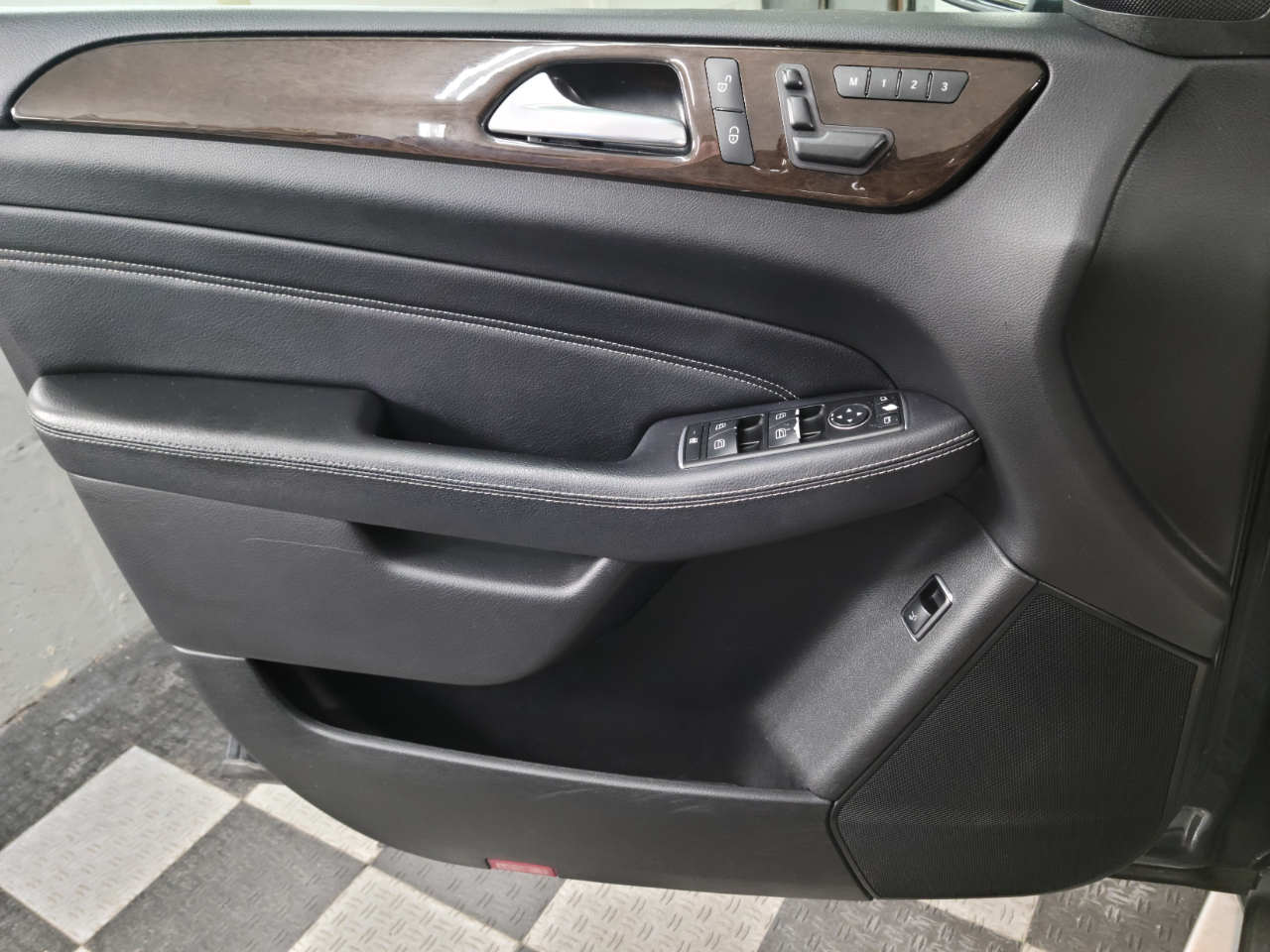 2015 Mercedes Benz ML 4MATIC 350 photo 22