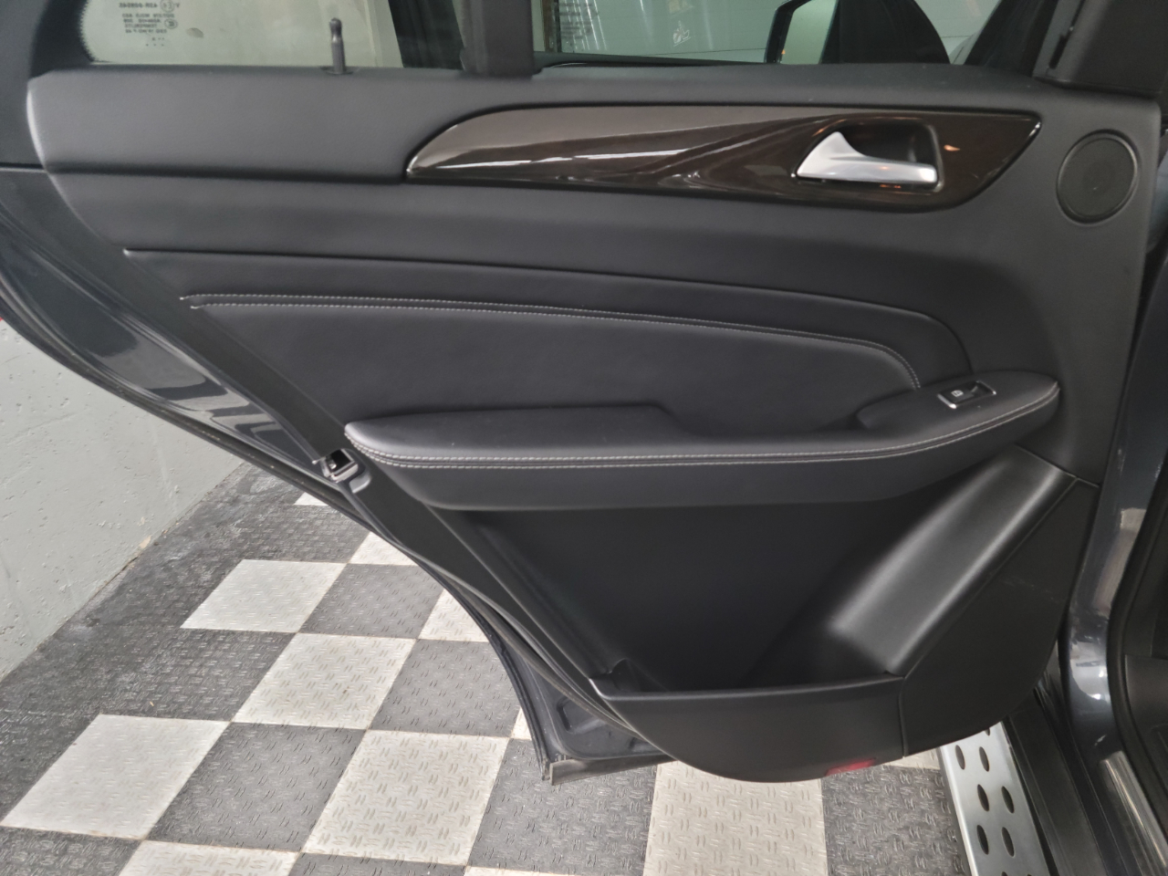 2015 Mercedes Benz ML 4MATIC 350 photo 23