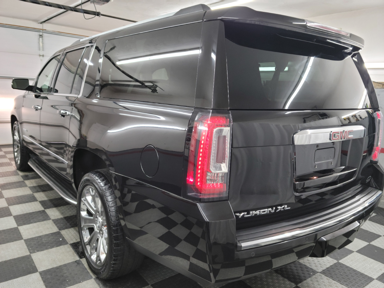 GMC Yukon XL 4WD 4dr Denali 2016