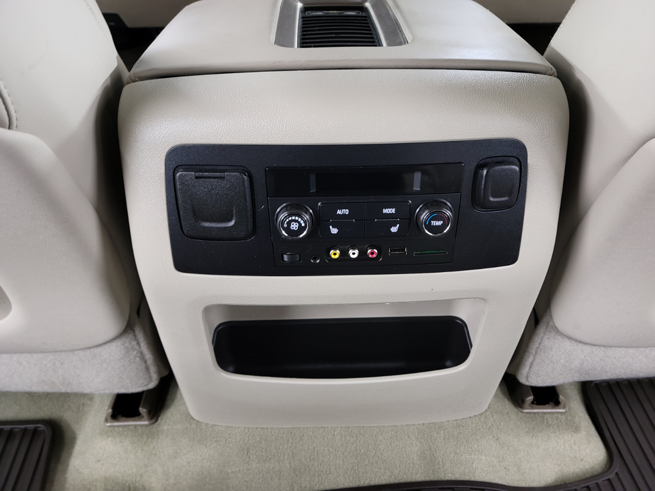 GMC Yukon XL 4WD 4dr Denali 2016