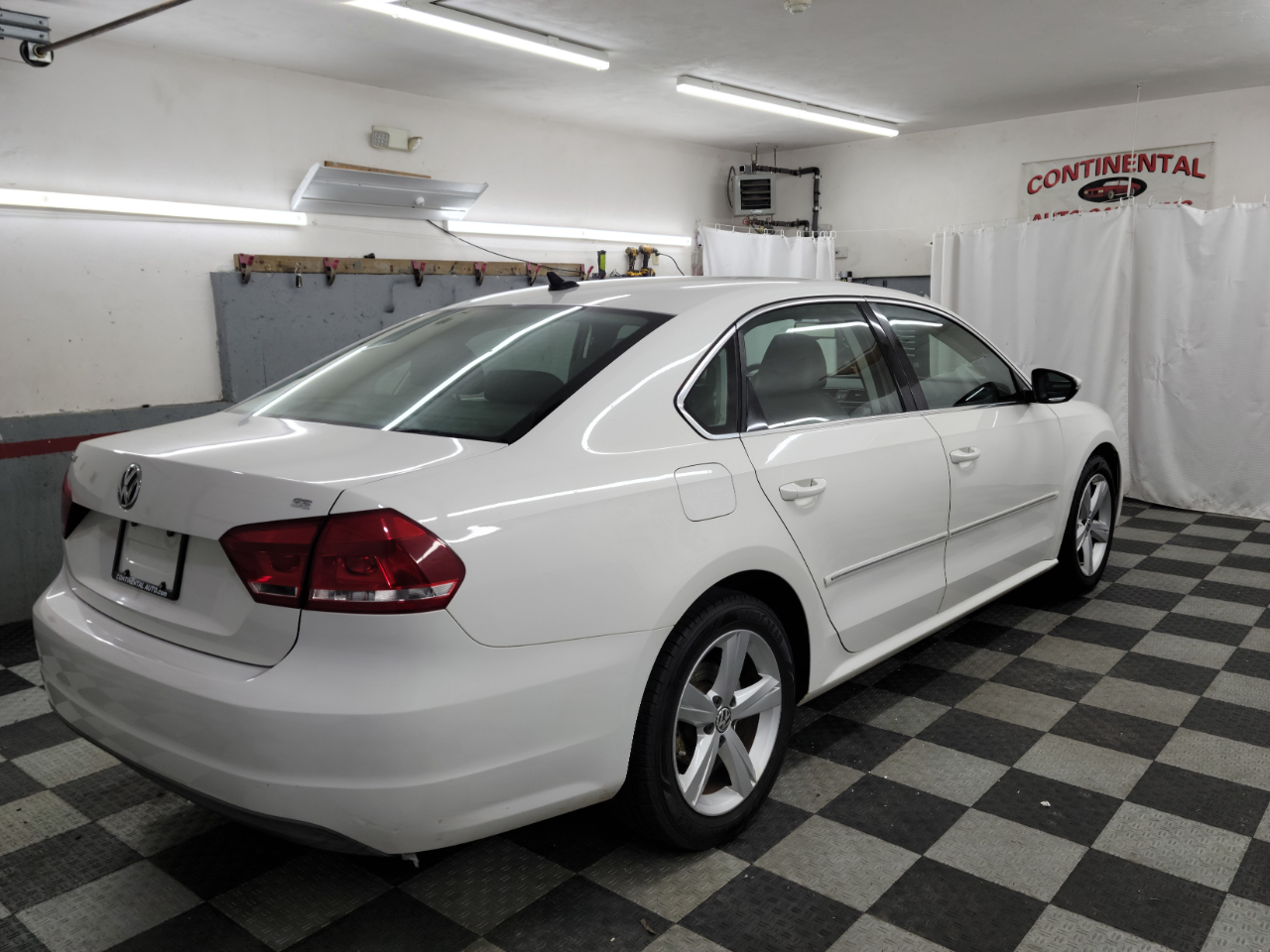 Volkswagen Passat 4dr Sdn 2.5L Auto SEL Premium PZEV 2012