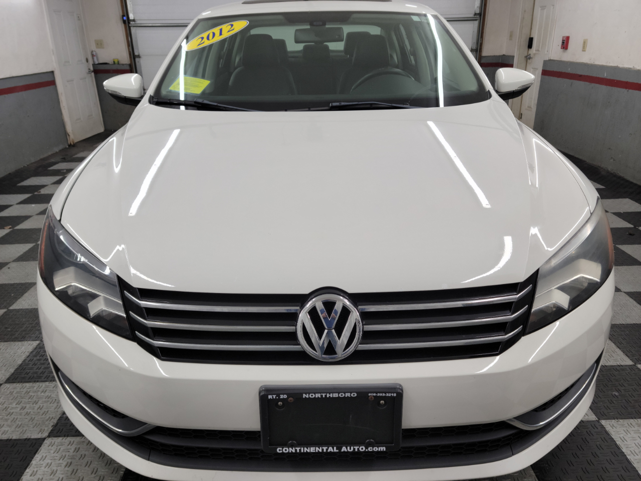 Volkswagen Passat 4dr Sdn 2.5L Auto SEL Premium PZEV 2012