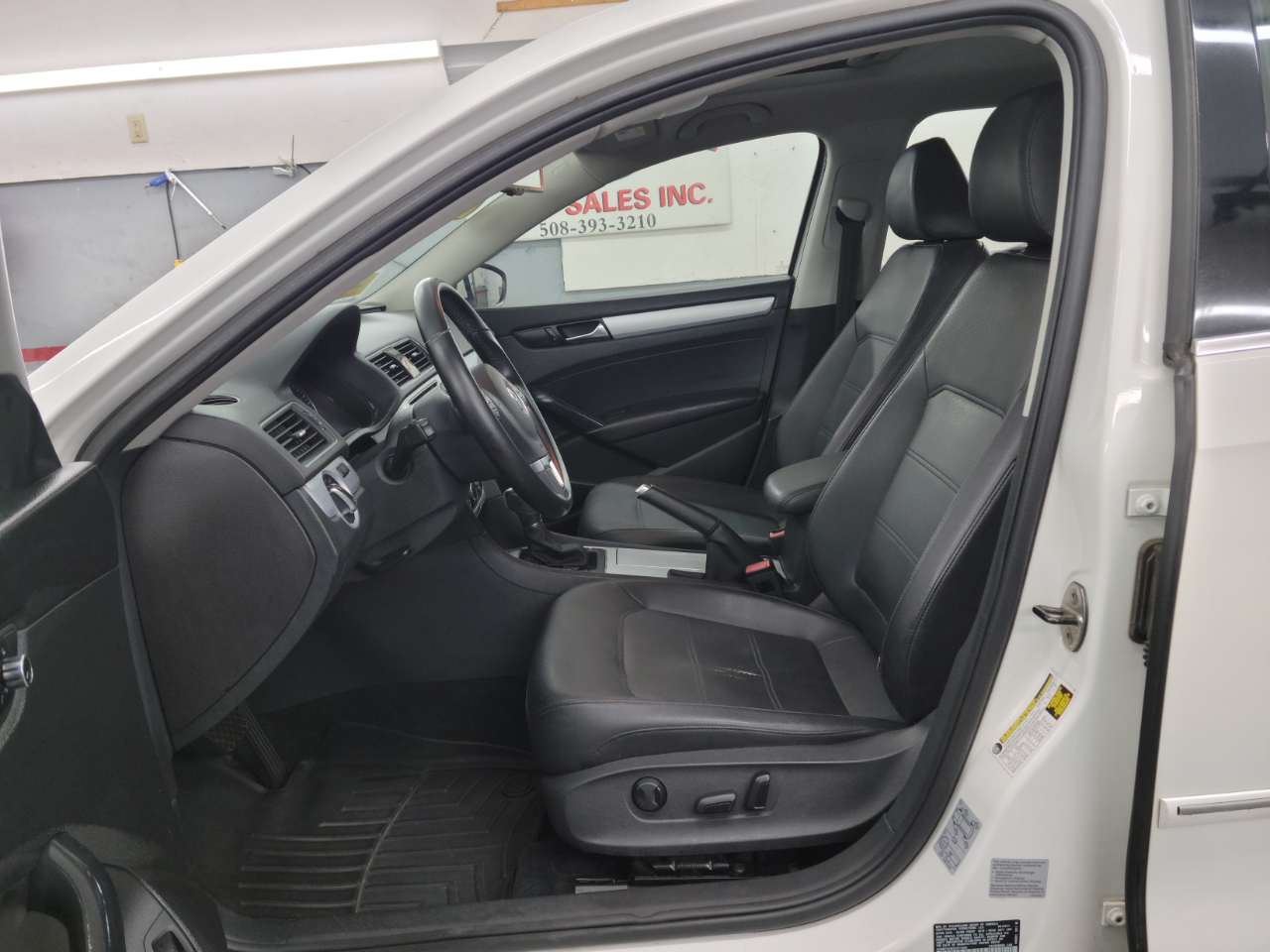 Volkswagen Passat 4dr Sdn 2.5L Auto SEL Premium PZEV 2012