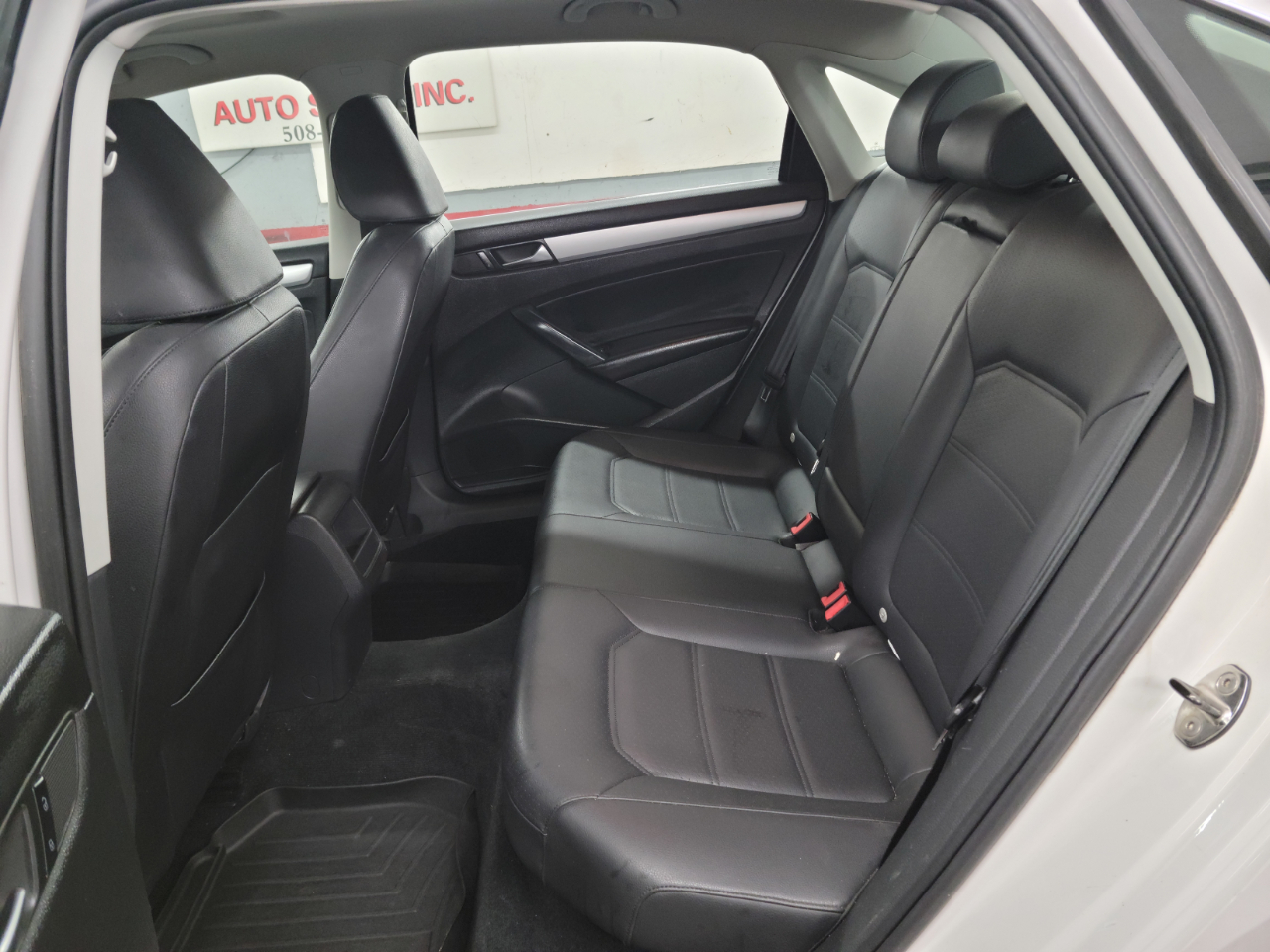 Volkswagen Passat 4dr Sdn 2.5L Auto SEL Premium PZEV 2012