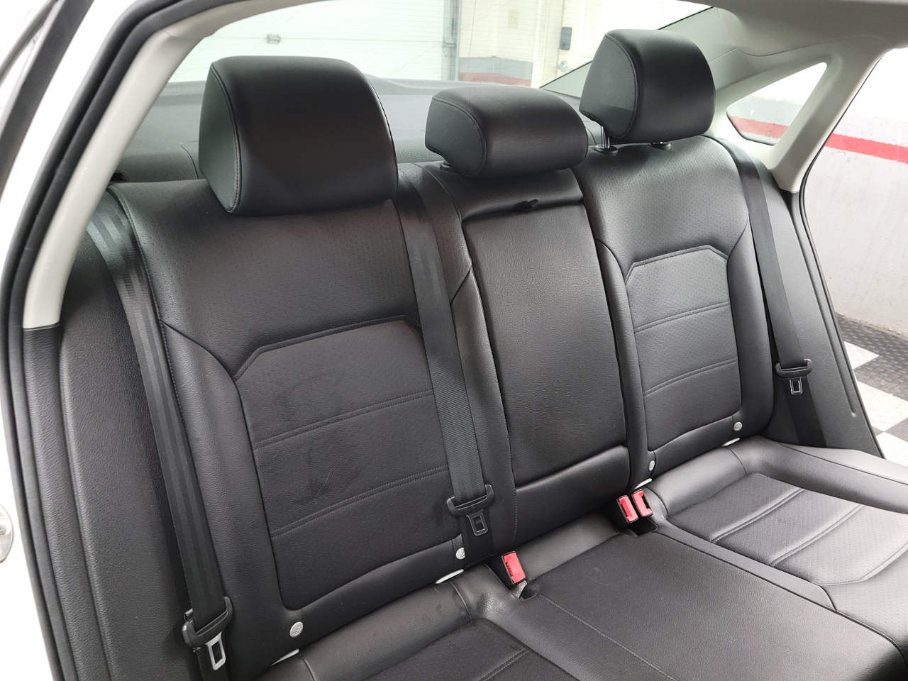 Volkswagen Passat 4dr Sdn 2.5L Auto SEL Premium PZEV 2012