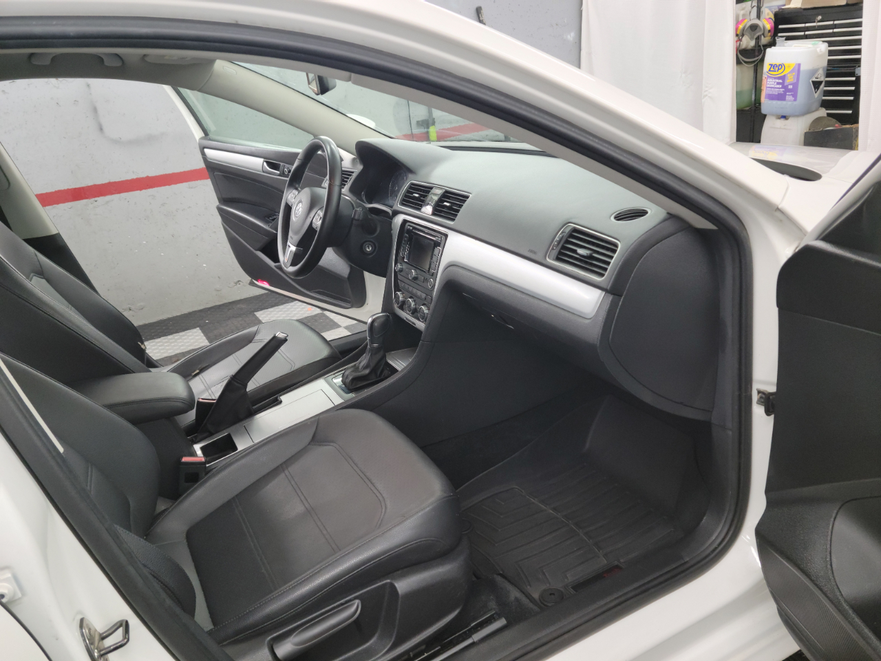 Volkswagen Passat 4dr Sdn 2.5L Auto SEL Premium PZEV 2012