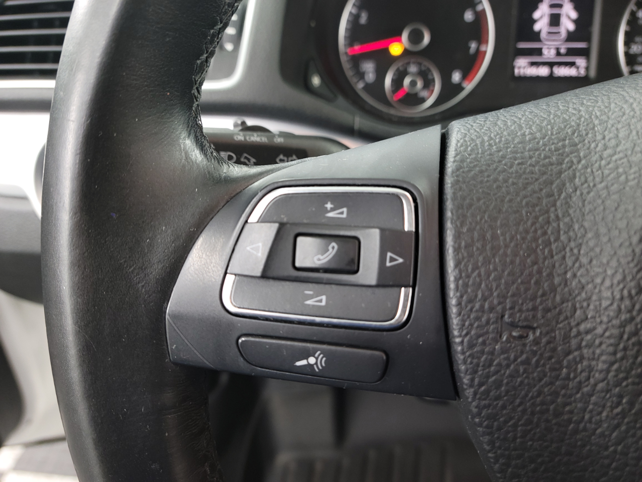 Volkswagen Passat 4dr Sdn 2.5L Auto SEL Premium PZEV 2012