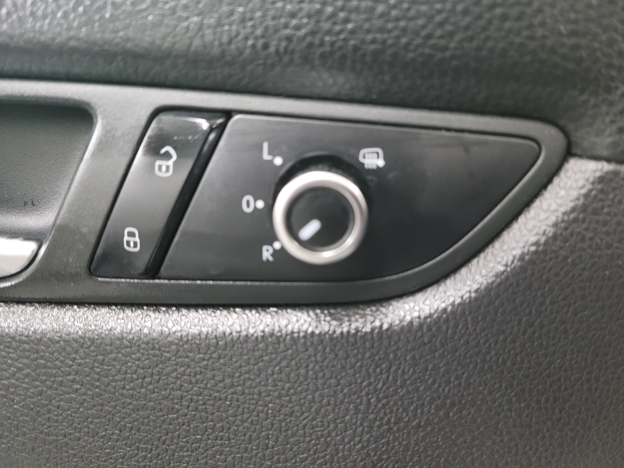 Volkswagen Passat 4dr Sdn 2.5L Auto SEL Premium PZEV 2012