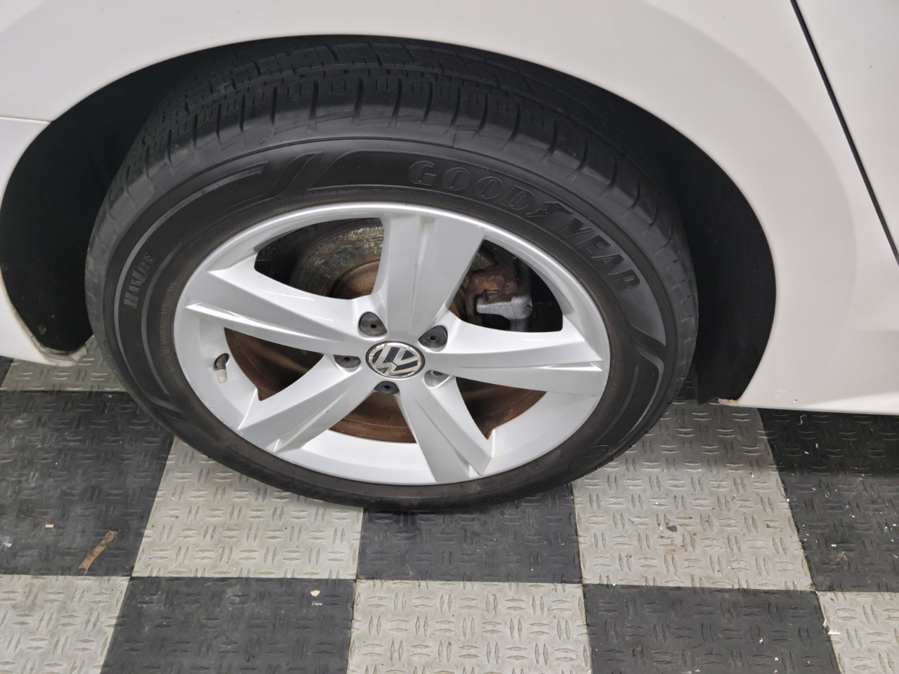 Volkswagen Passat 4dr Sdn 2.5L Auto SEL Premium PZEV 2012