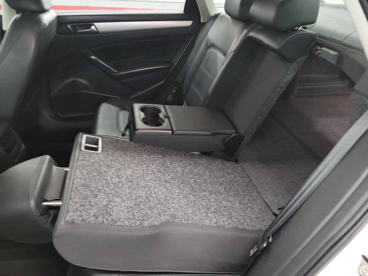 Volkswagen Passat 4dr Sdn 2.5L Auto SEL Premium PZEV 2012