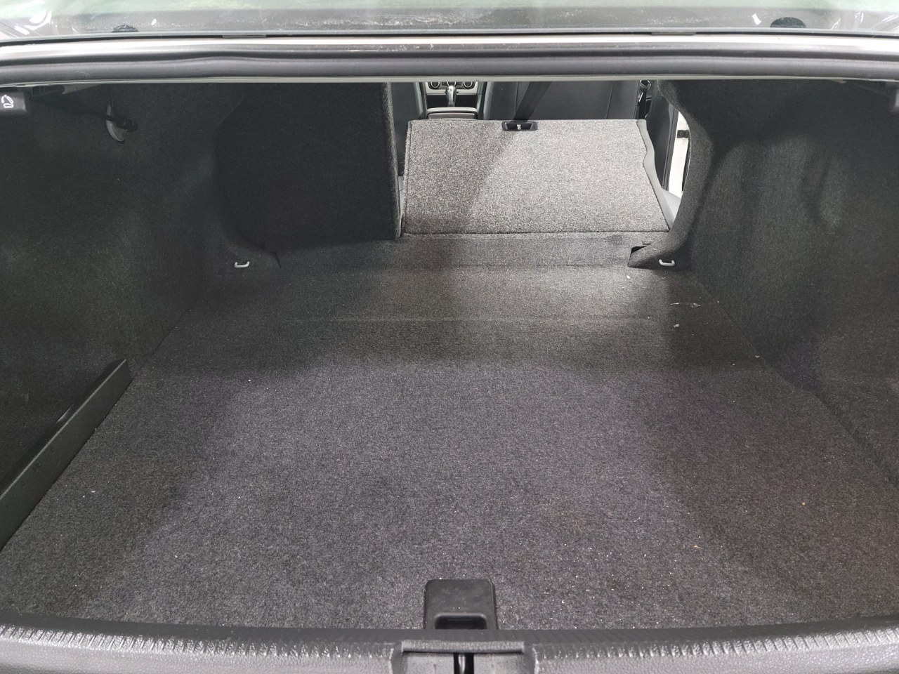 Volkswagen Passat 4dr Sdn 2.5L Auto SEL Premium PZEV 2012