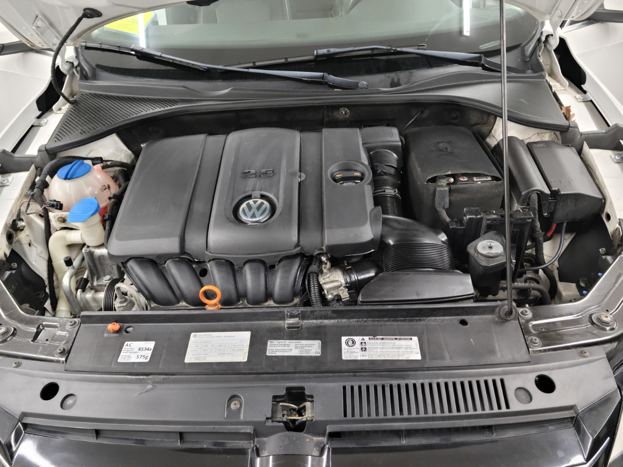 Volkswagen Passat 4dr Sdn 2.5L Auto SEL Premium PZEV 2012