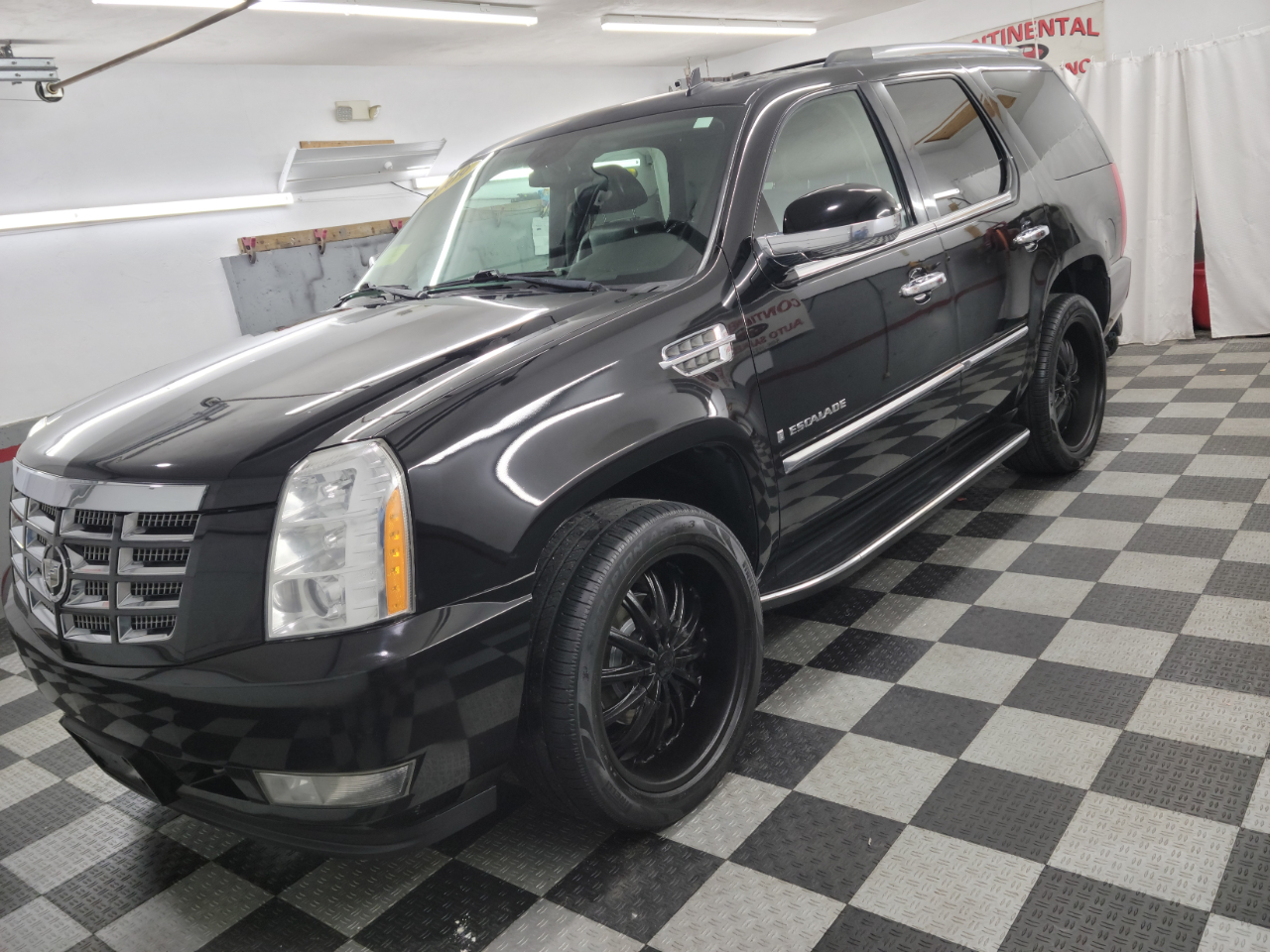 Cadillac Escalade AWD 4dr 2009