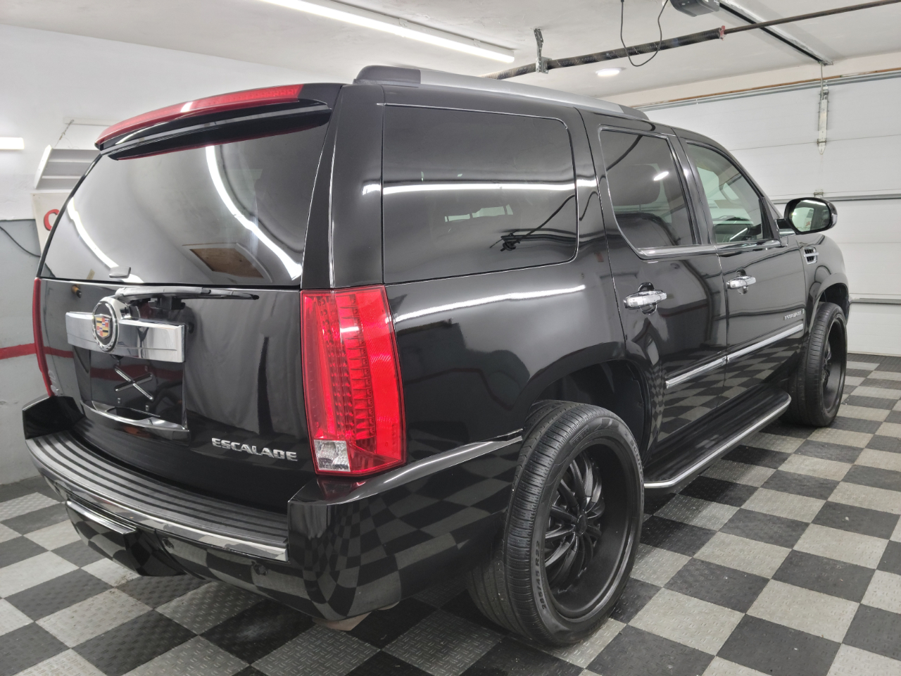 Cadillac Escalade AWD 4dr 2009