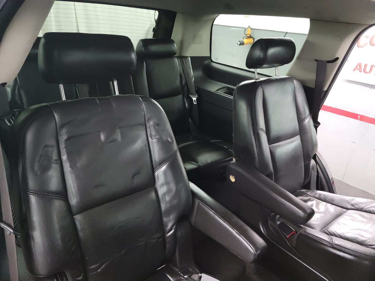 Cadillac Escalade AWD 4dr 2009