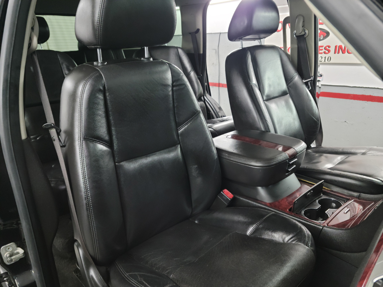 Cadillac Escalade AWD 4dr 2009