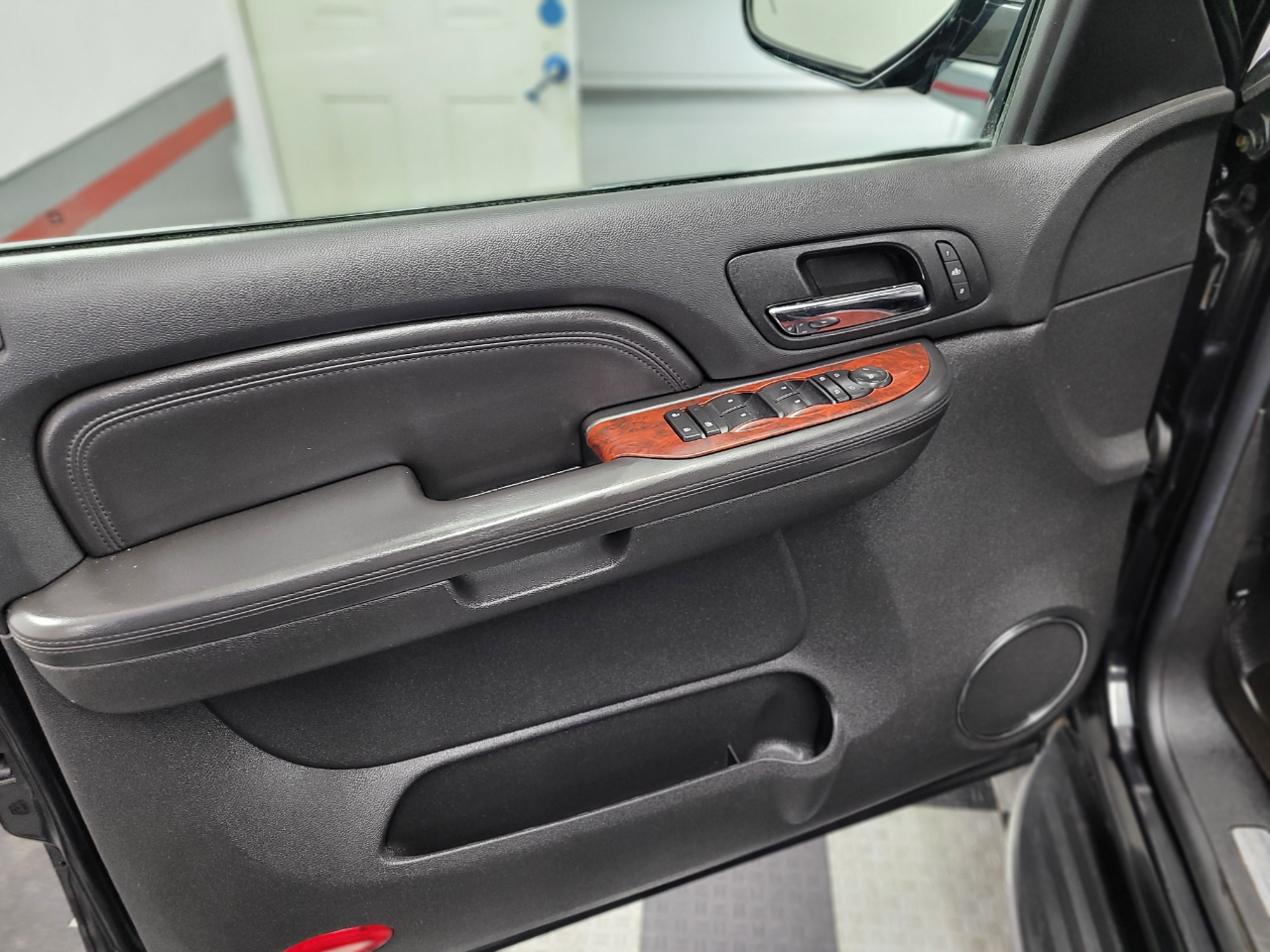 Cadillac Escalade AWD 4dr 2009