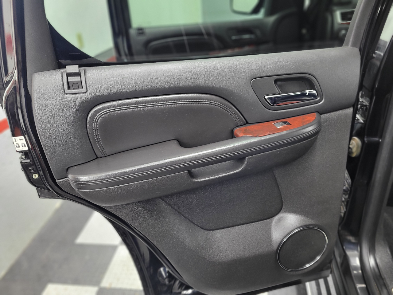 Cadillac Escalade AWD 4dr 2009