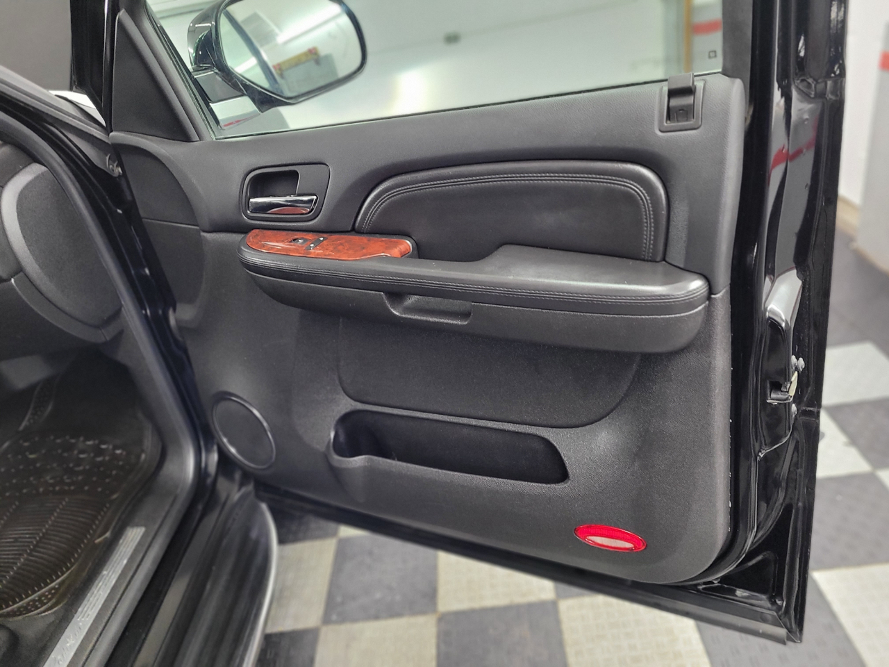 Cadillac Escalade AWD 4dr 2009