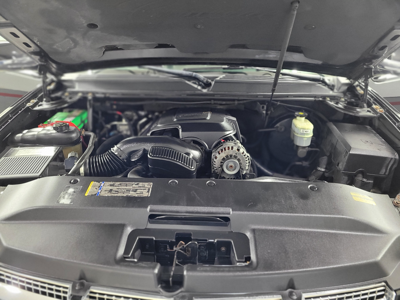 Cadillac Escalade AWD 4dr 2009