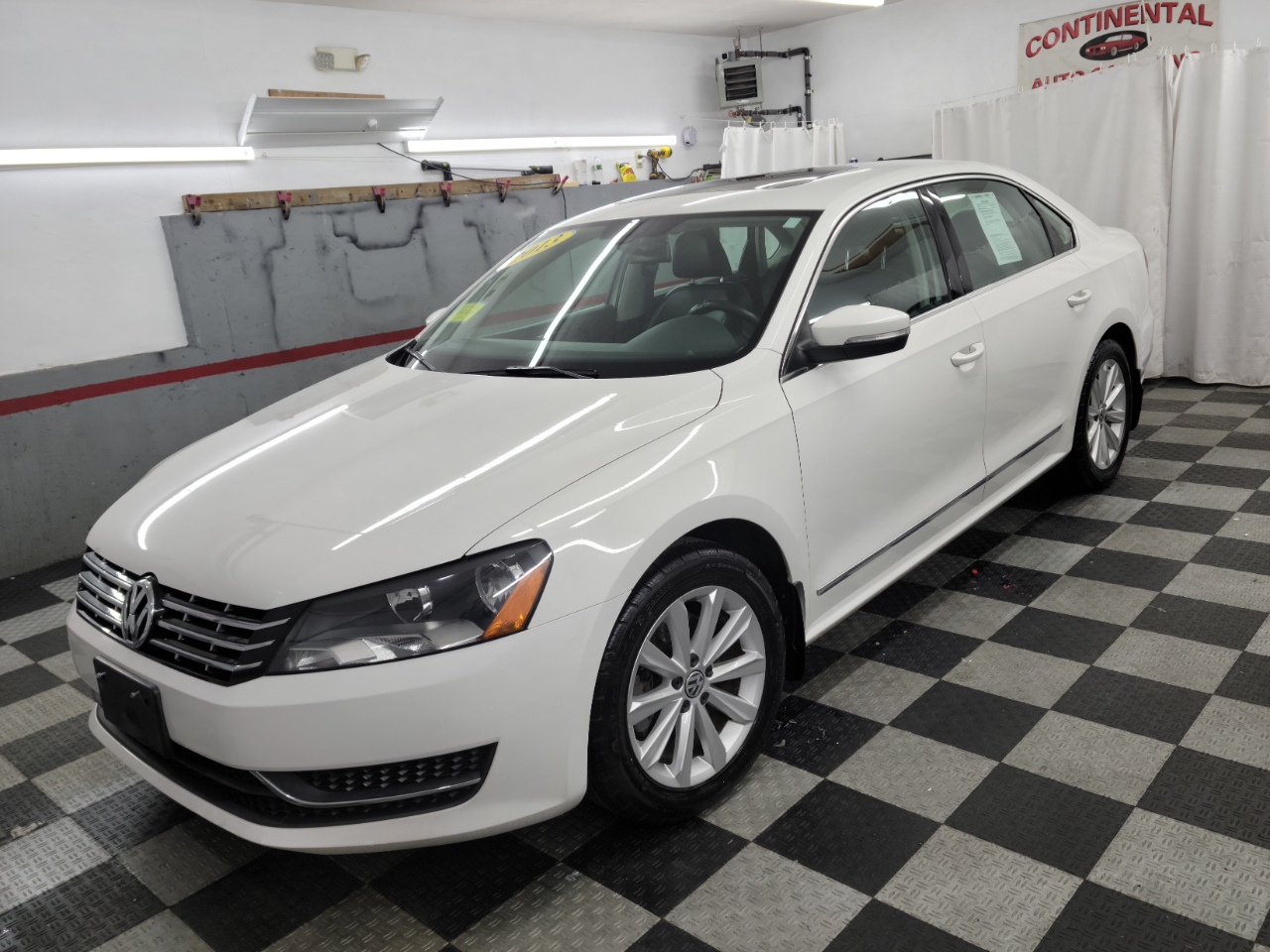 Volkswagen Passat 4dr Sdn 2.5L Auto SEL Premium PZEV 2013