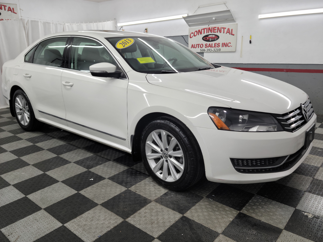 Volkswagen Passat 4dr Sdn 2.5L Auto SEL Premium PZEV 2013