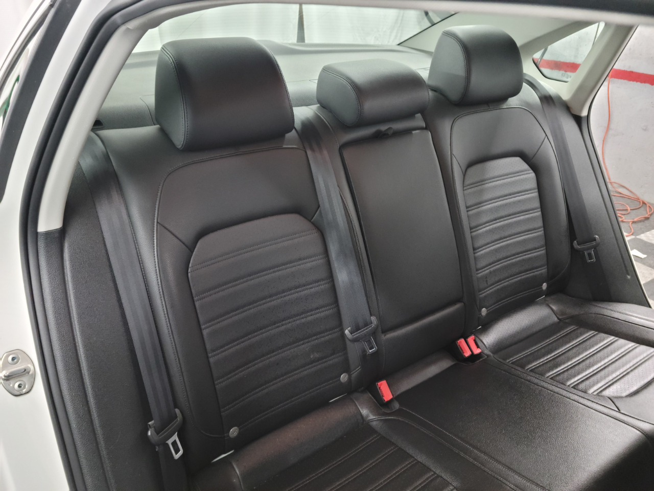 Volkswagen Passat 4dr Sdn 2.5L Auto SEL Premium PZEV 2013