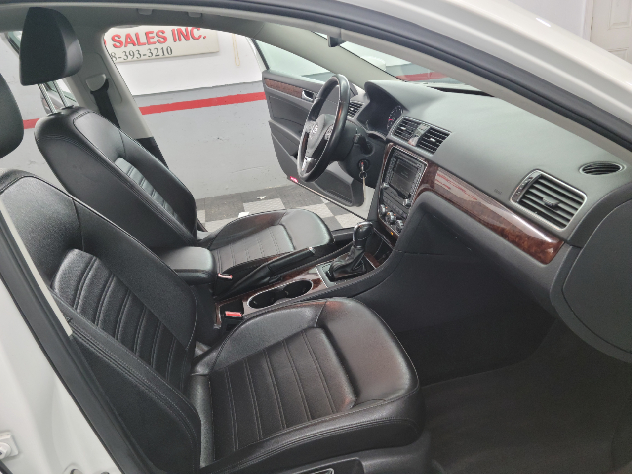 Volkswagen Passat 4dr Sdn 2.5L Auto SEL Premium PZEV 2013