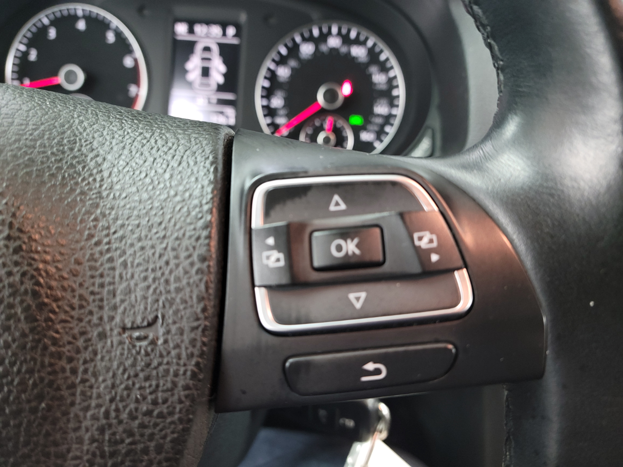 Volkswagen Passat 4dr Sdn 2.5L Auto SEL Premium PZEV 2013